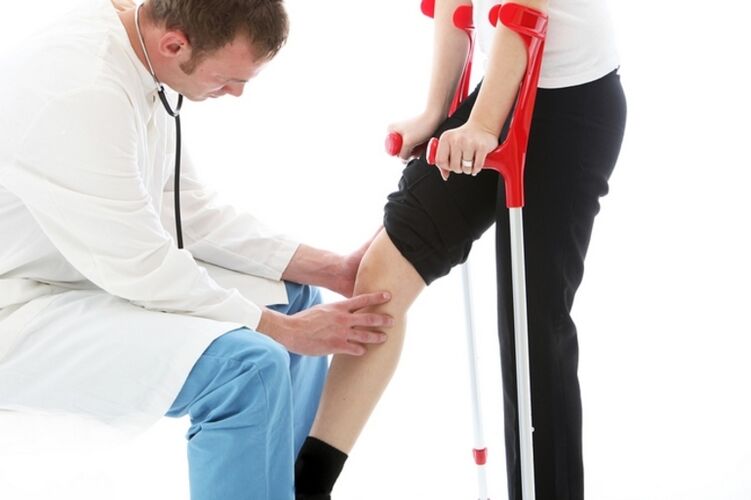 Checking a patient's knee with the reddish of knee joint